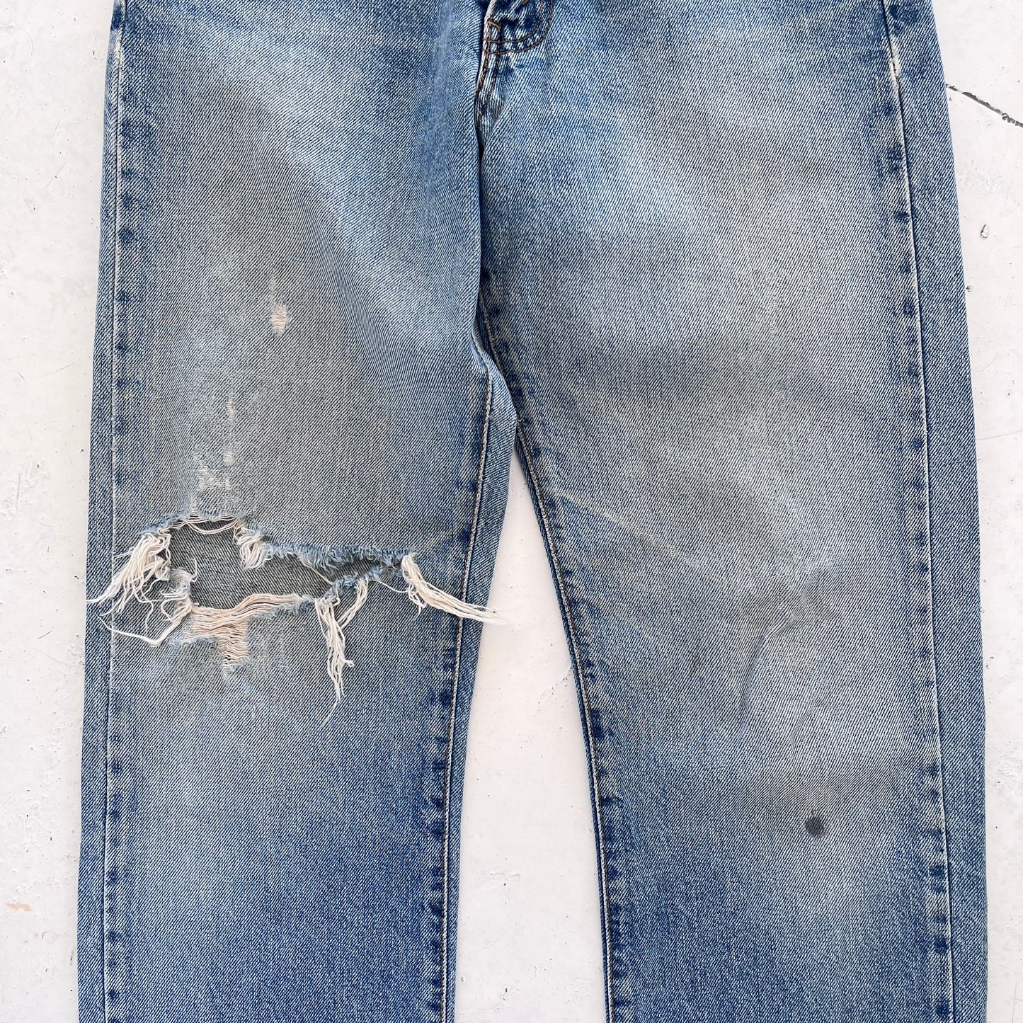 vintage 542 levis distressed jeans