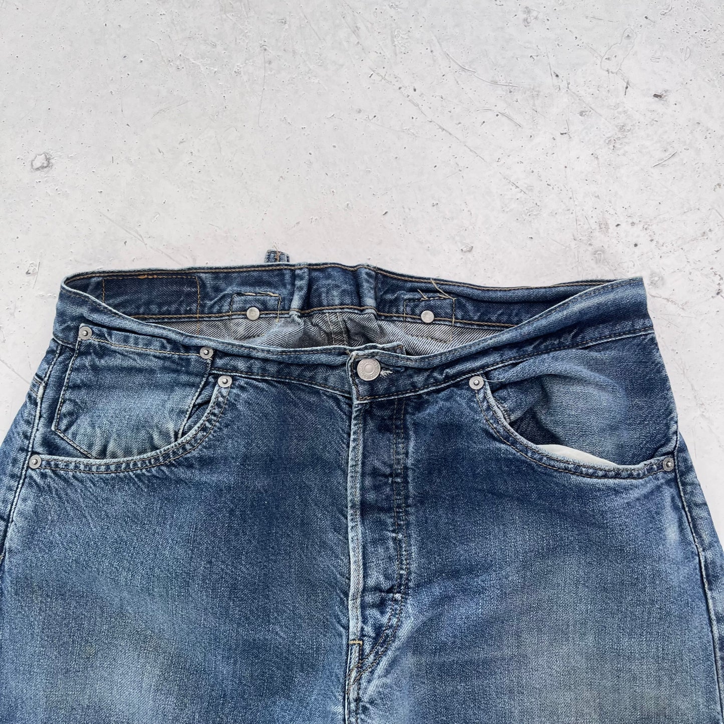 vintage 541 levis buckle back jeans