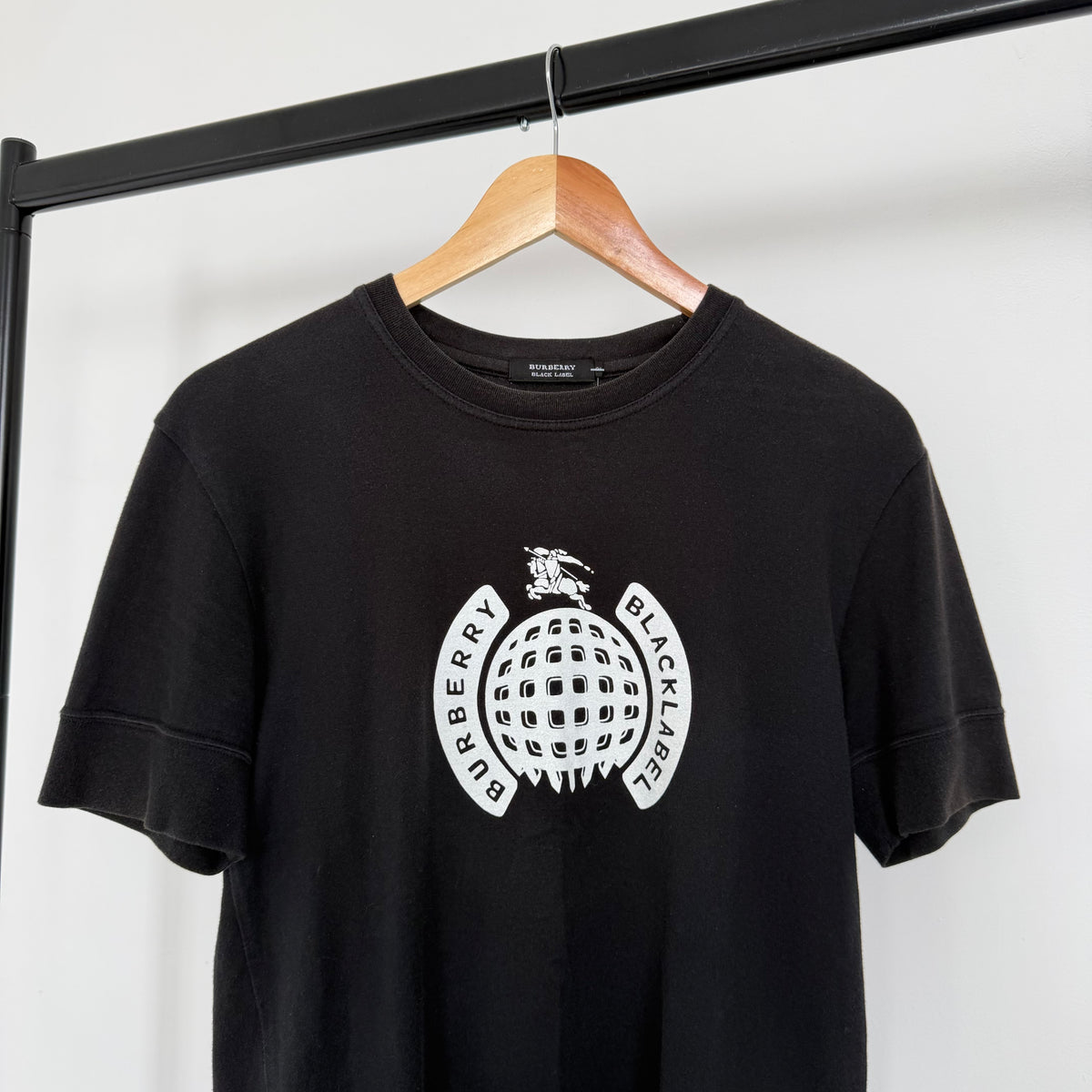 2000s burberry black label ministry of sound graphic tee