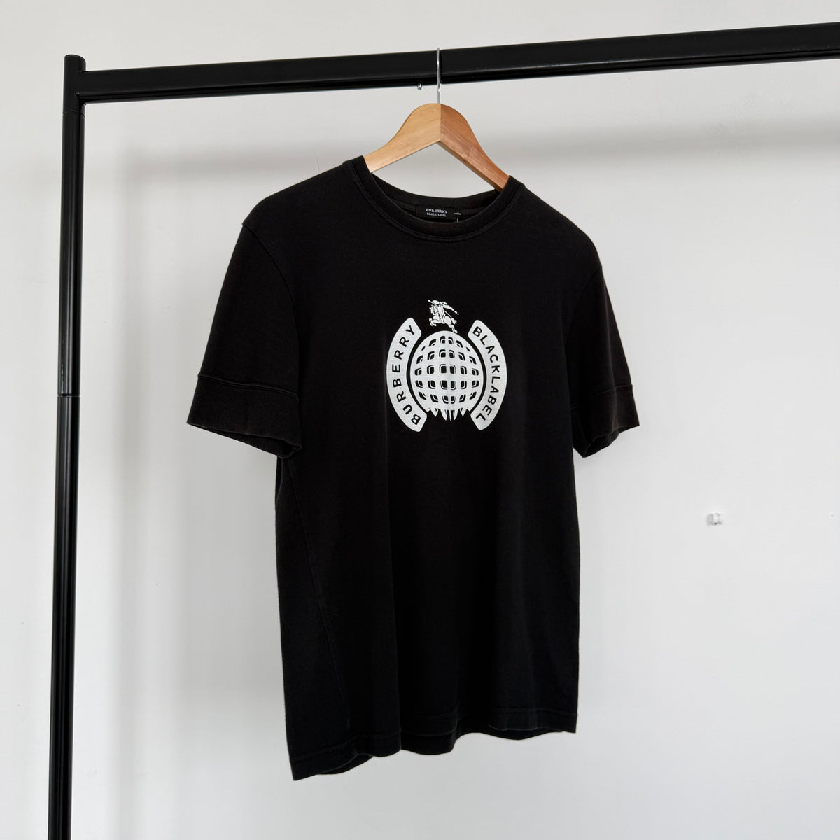 2000s burberry black label ministry of sound graphic tee