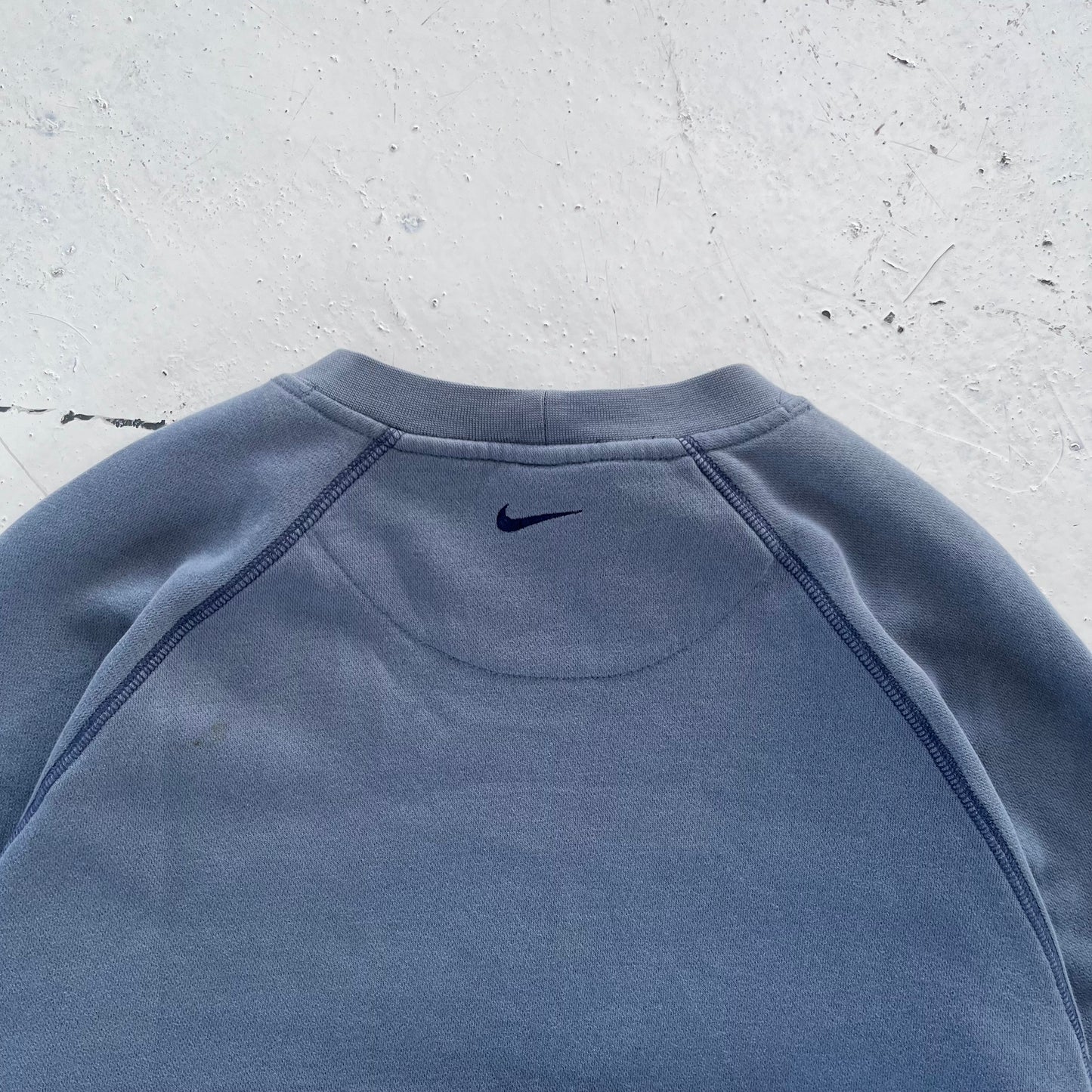 2000s nike crewneck